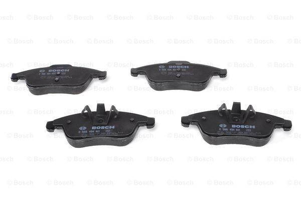 Передние тормозные колодки 0986494401 Bosch