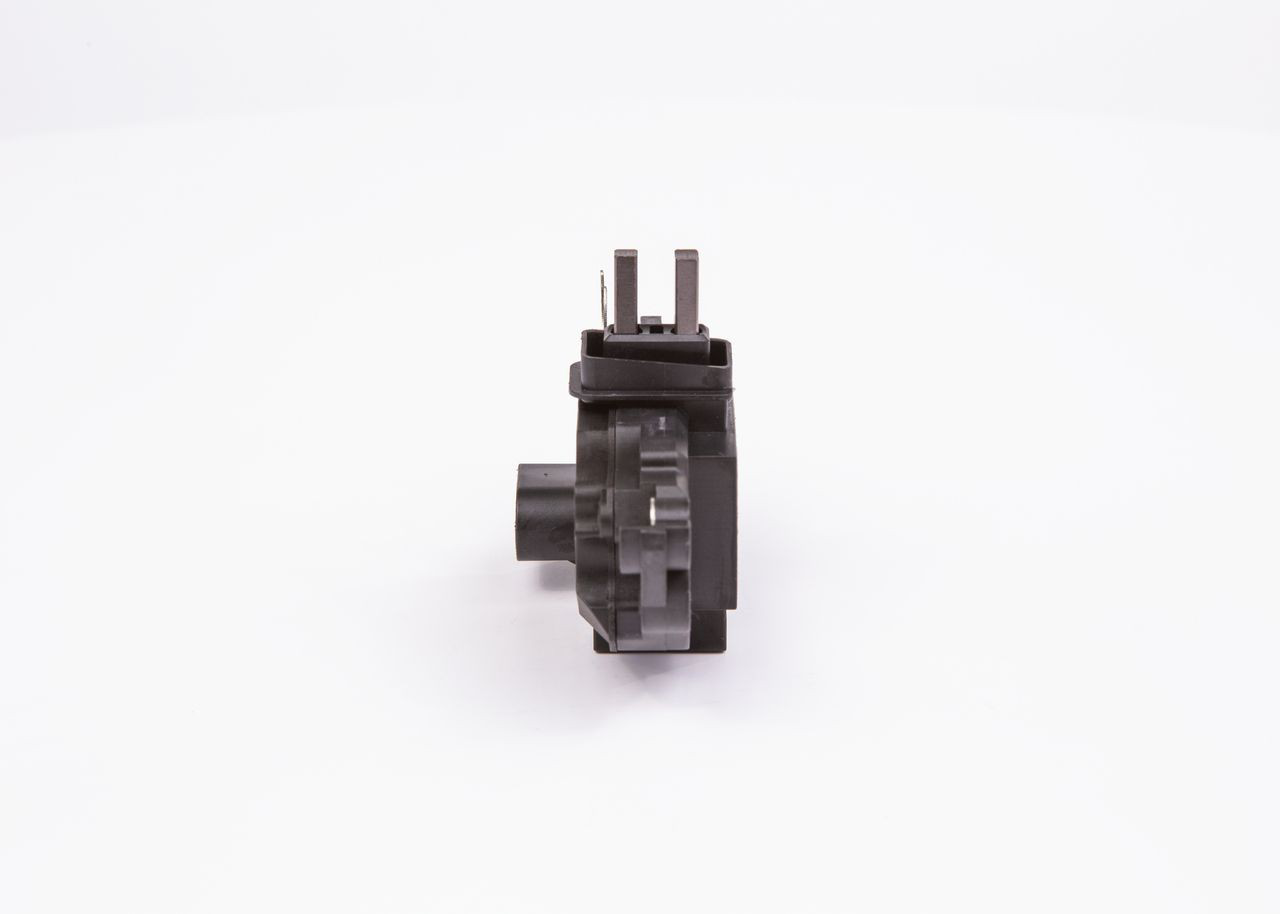 1986AE0131 Bosch Реле-регулятор напряжения