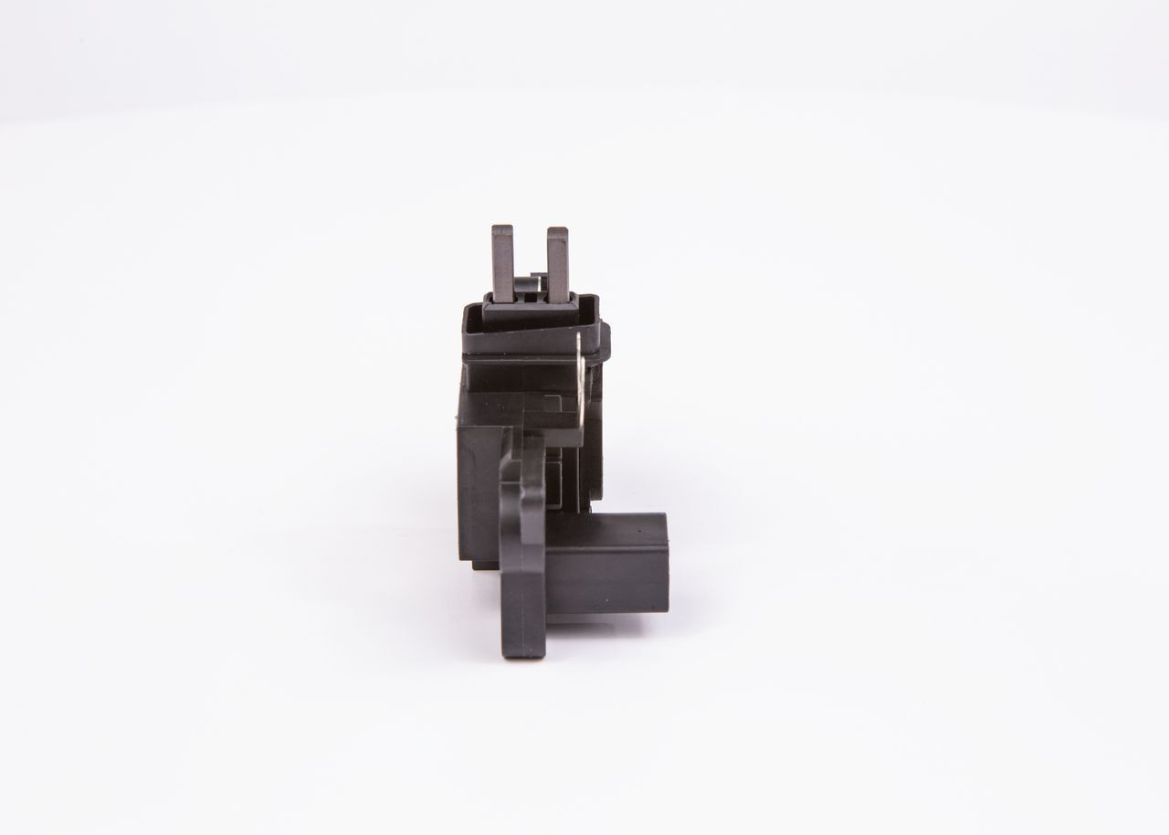 Купить 1986AE0131 Bosch Реле регулятор напряжения генератора