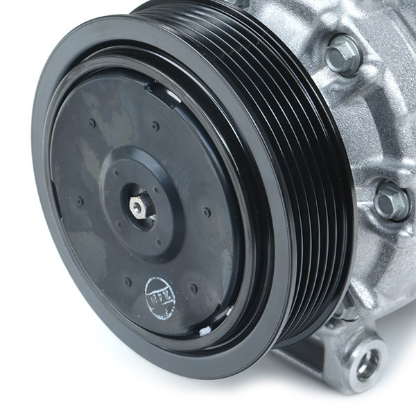 Компрессор кондиционера DCP32022 Denso