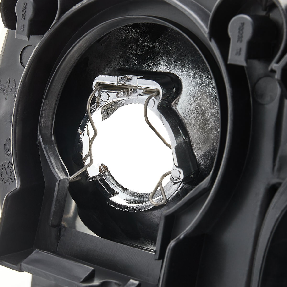 Фара правая Magneti Marelli LPD661