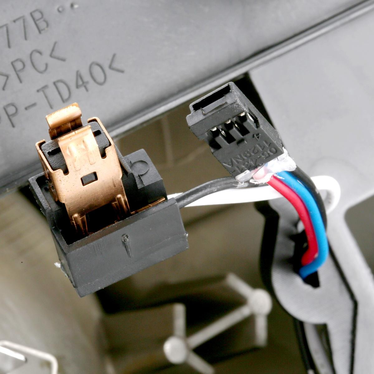 200677052 TYC Фара передняя правая