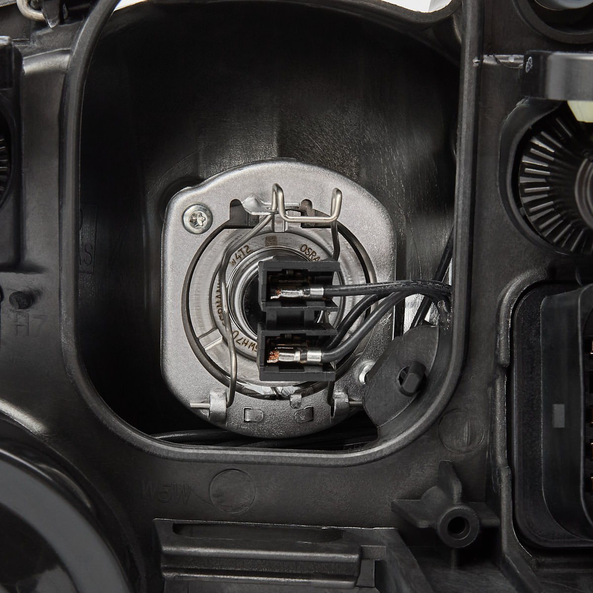 Фара правая VALEO 043817