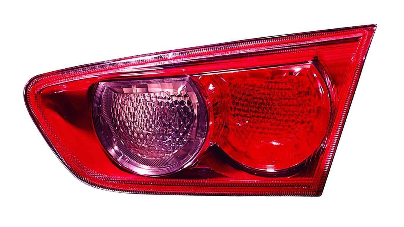 8330A112 Chrysler Фара задняя правая внутренняя