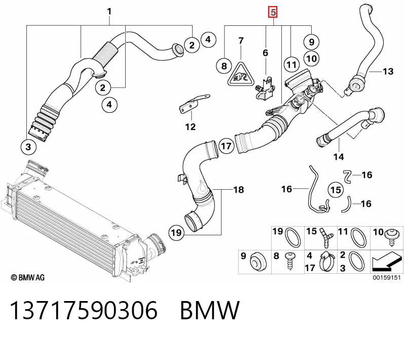 13717590306 BMW Патрубок интеркуллера