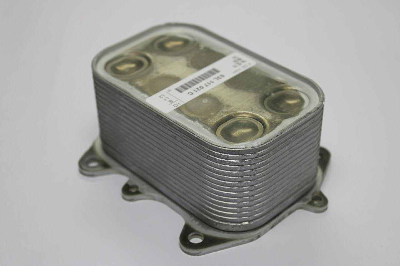 Радиатор масляный (холодильник), под фильтром VAG 03L117021C цена, от 18.86 USD