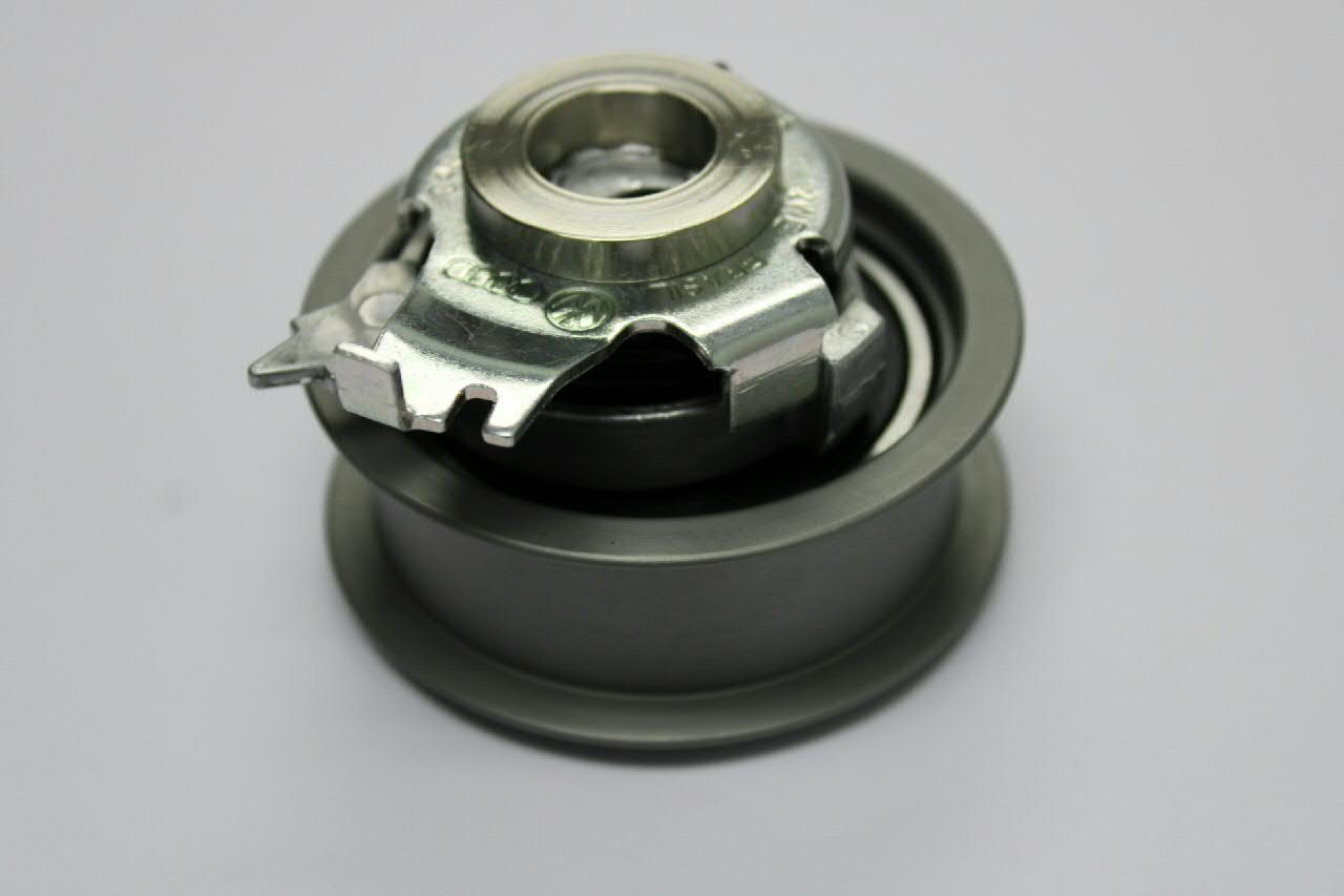 Ролик натяжителя ремня газораспределения VAG 04C109479J цена, от 4.22 USD