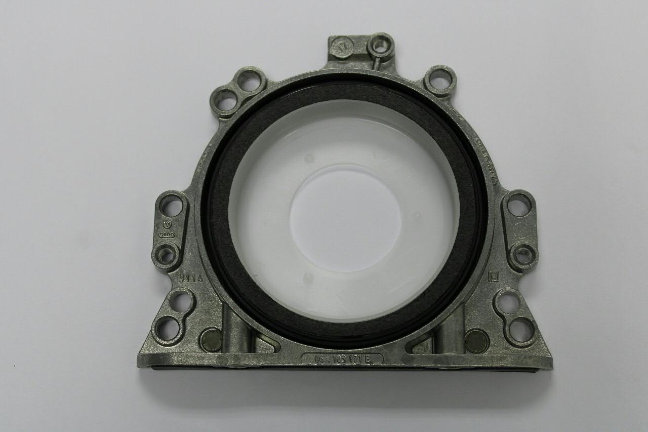 Сальник коленвала задний 06A103171A VAG
