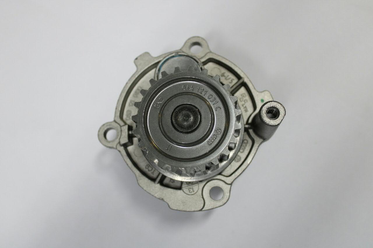 Купить 06B121011Q VAG Насос охлаждения