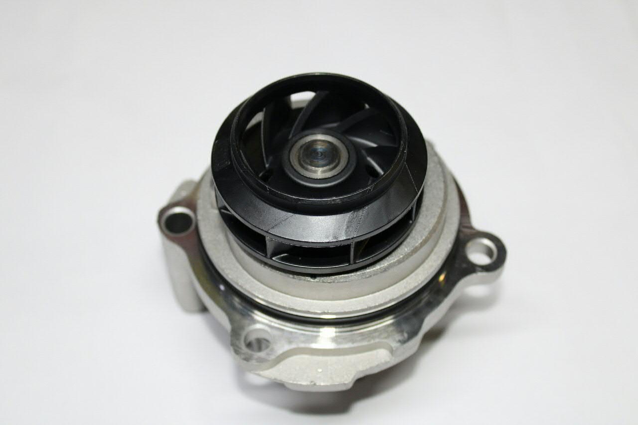06B121011Q VAG Насос водяной