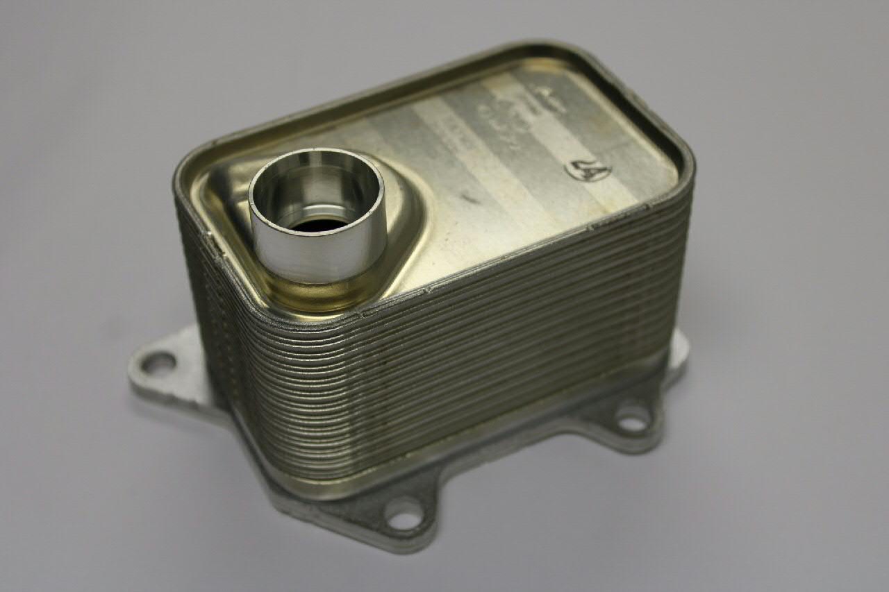 06L117021G VAG Радиатор масляный (холодильник) под фильтром