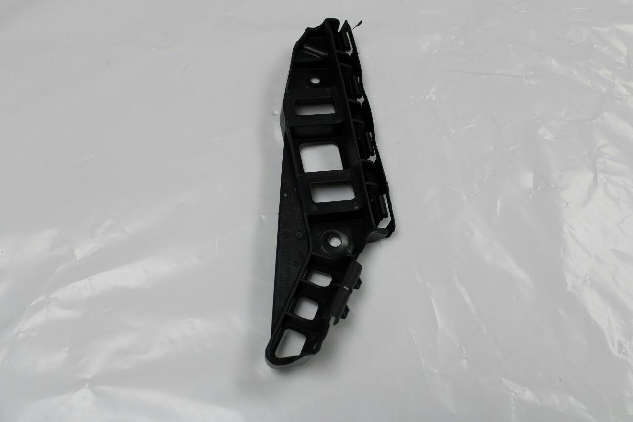 Правое крепление переднего бампера VAG 1K8807184B цена, от 5.25 USD