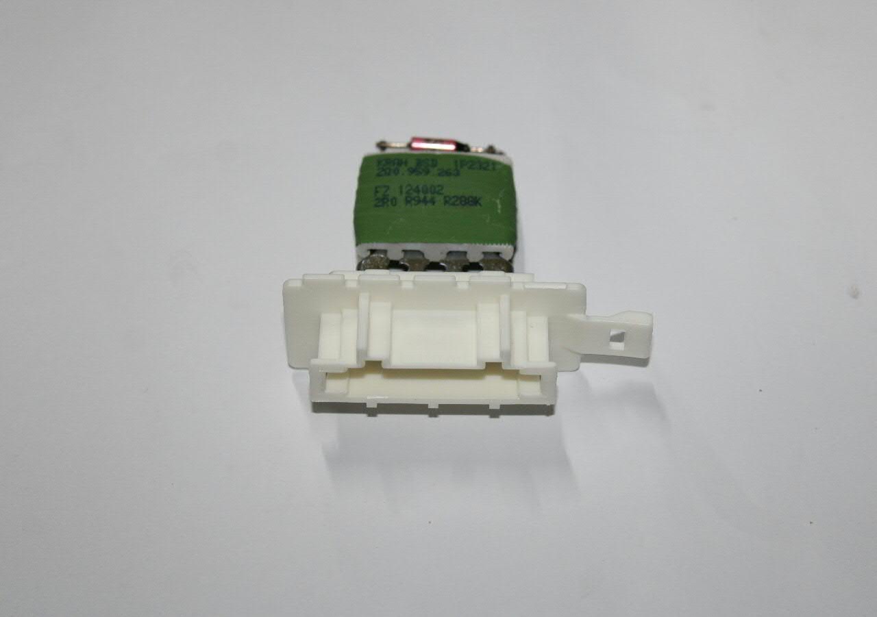 2Q0959263 VAG Реле печки