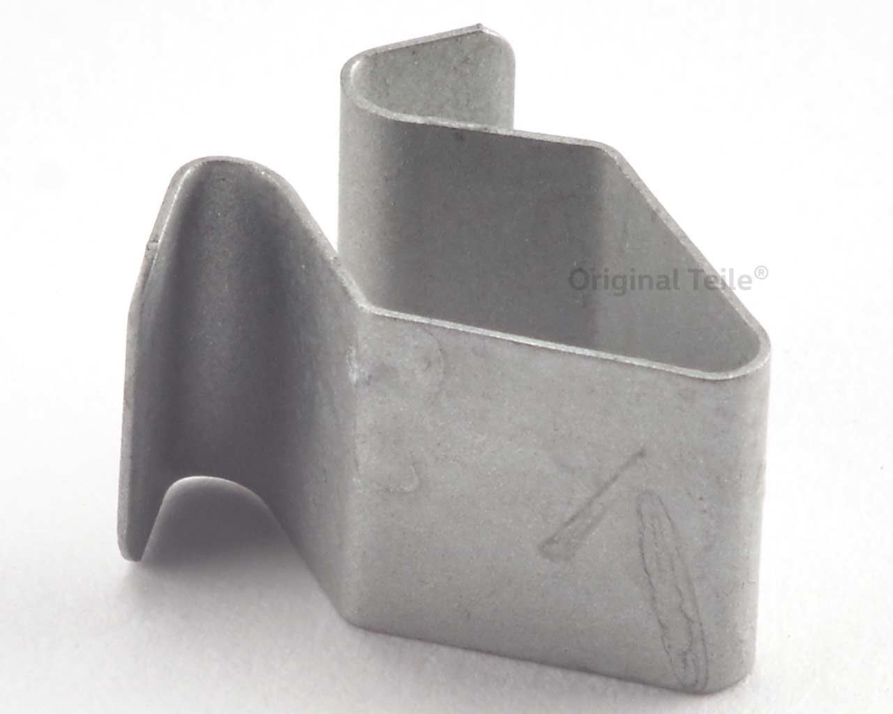 Пистон (клип) крепления обшивки крышки багажника 30863208 AND