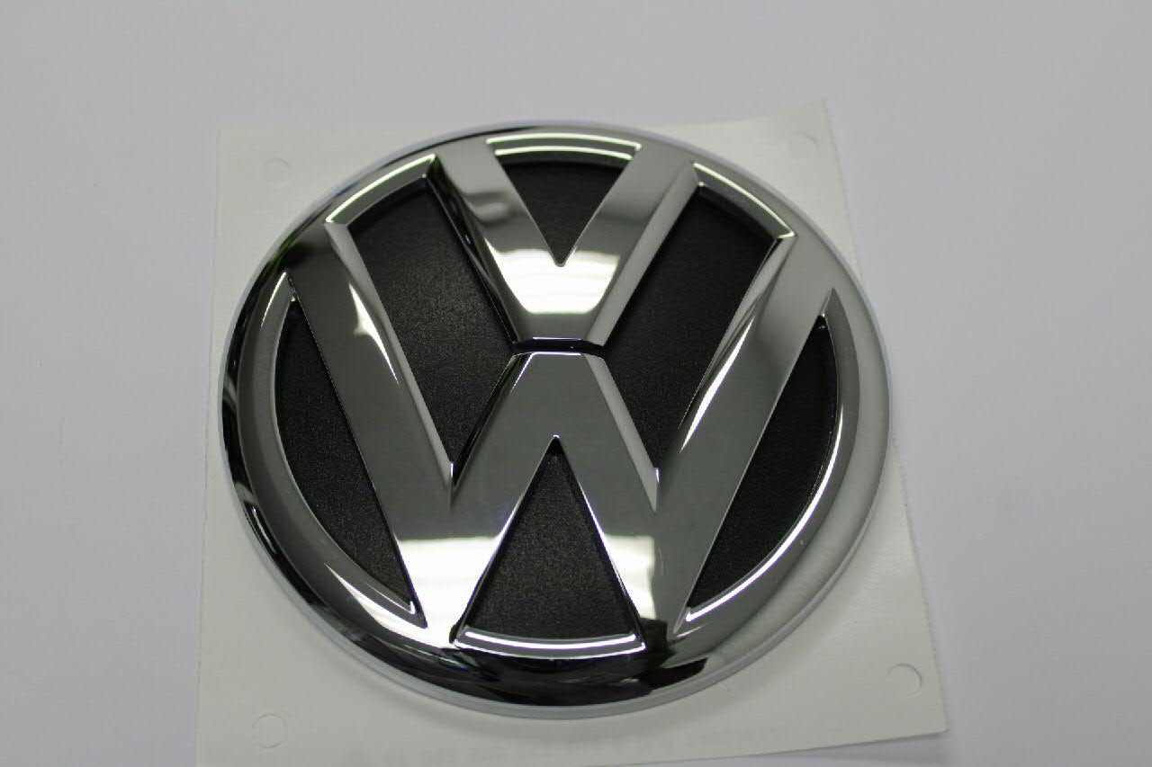 Фирменный значек на багажник на Volkswagen Golf V 1K1