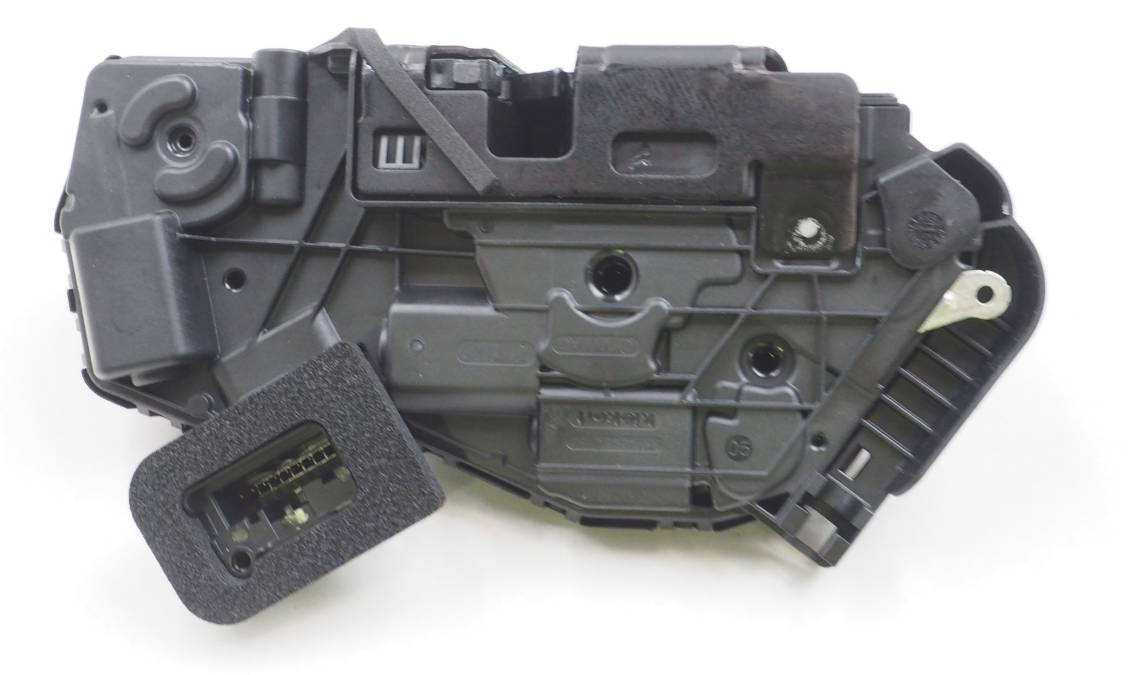 Замок задней двери, правой VAG 5TA839016T цена, от 49.94 USD