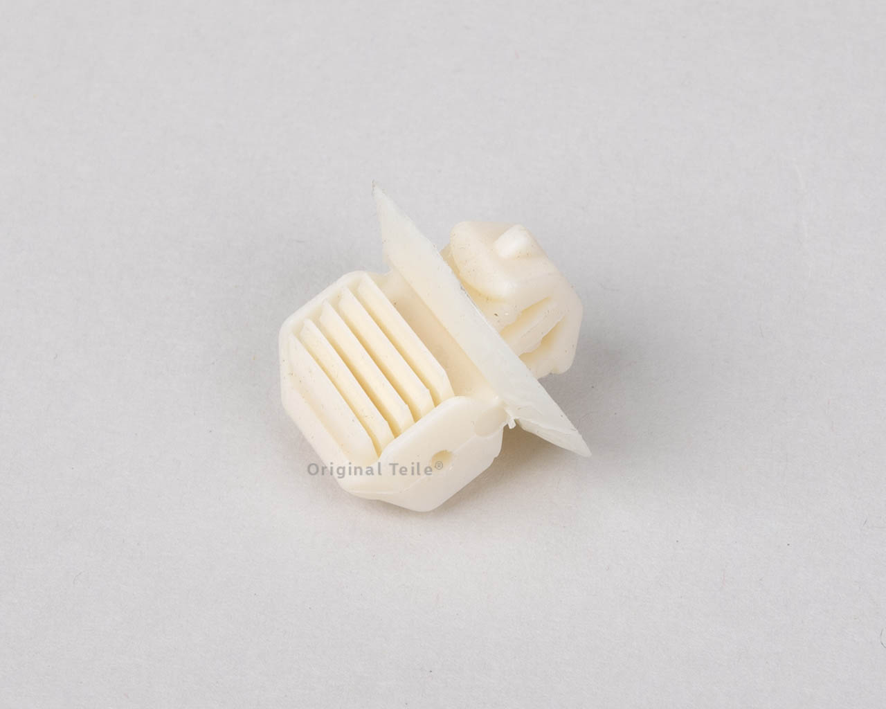Пистон (клип) крепления обшивки двери AND 30867001 цена, от 0.44 USD