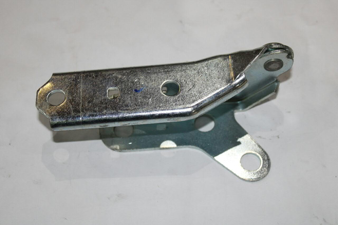 Купить 6Q0823302C VAG Завеса капота правая