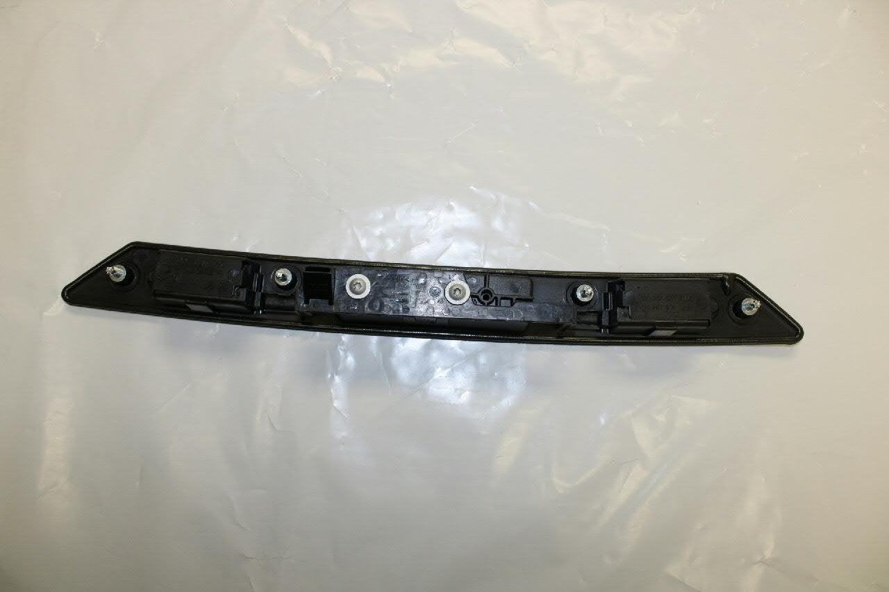 Купить 8P48275743FZ VAG Накладка двери багажника