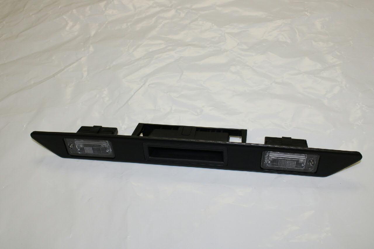 8P48275743FZ VAG Накладка крышки багажника