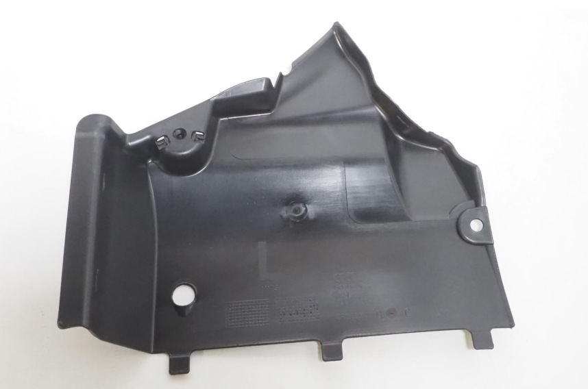 8R0825201C VAG Защита днища передняя левая
