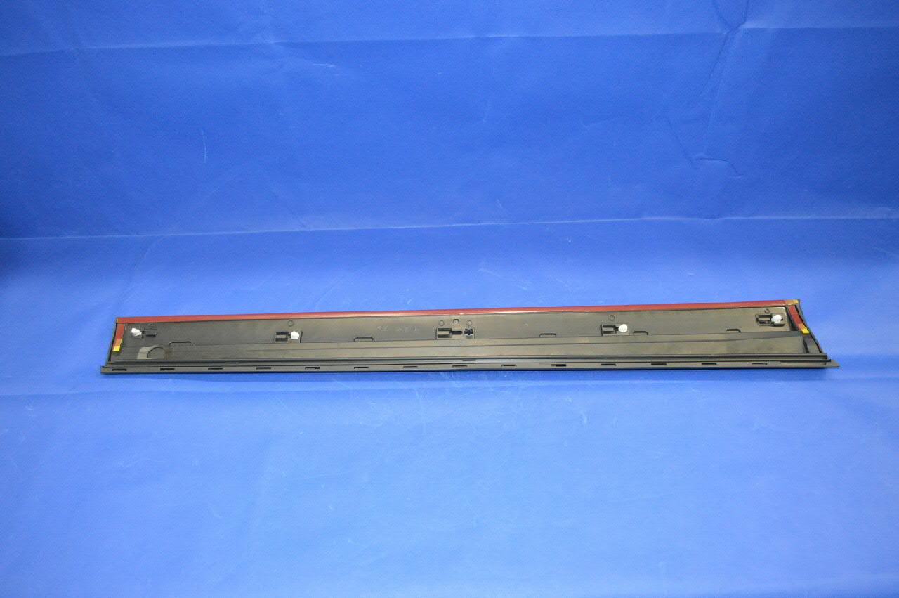 8R0853960BGRU VAG Молдинг двери передней правой