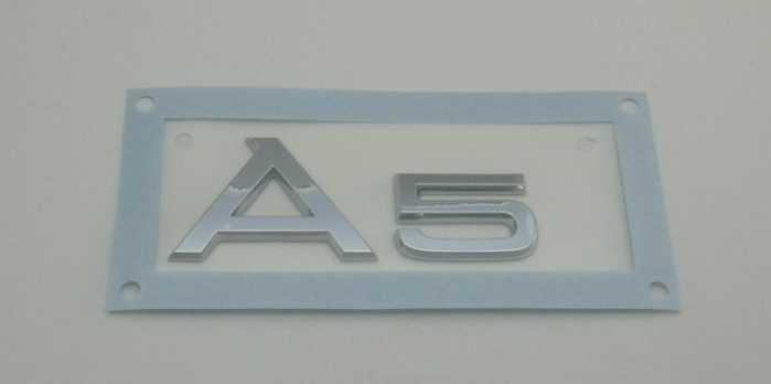 8T08537412ZZ VAG Фирменный значек на багажник