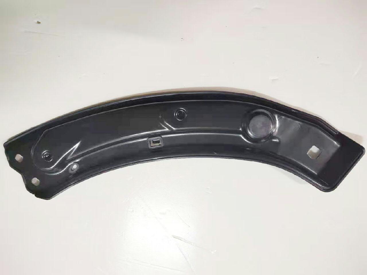 8U0805932 VAG Кронштейн суппорта радиатора нижнего