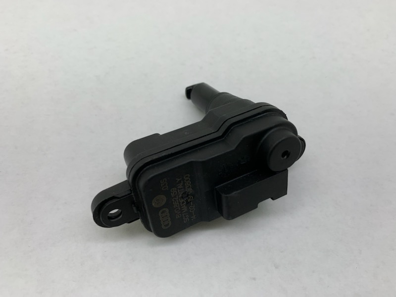 Мотор-привод открытия лючка бака VAG 8V0862159 цена, от 16.92 USD