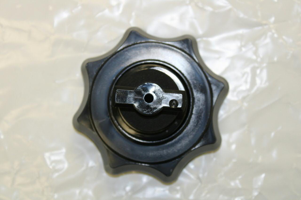 8W0803899 VAG Болт креплення запасного колеса