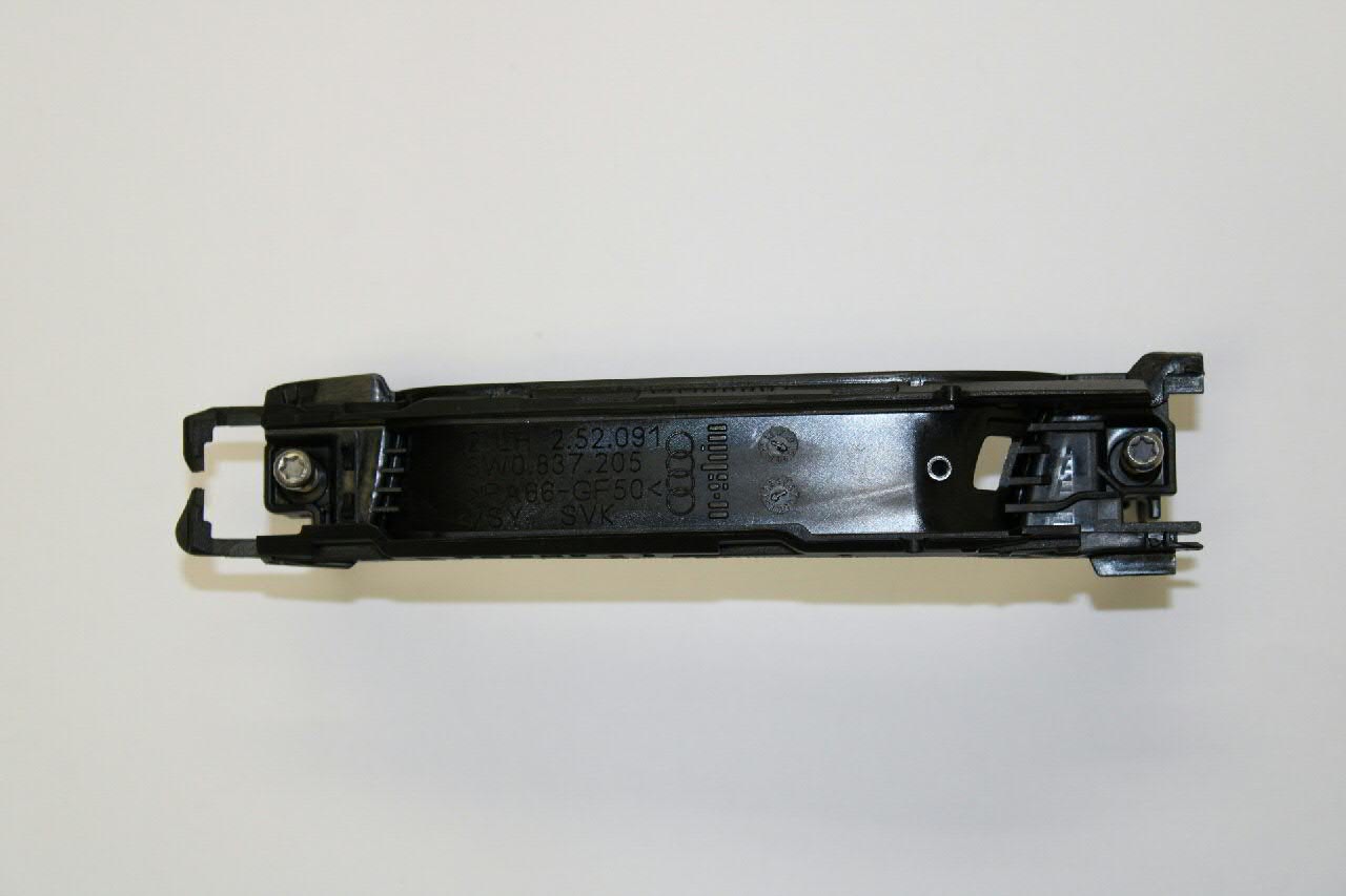 Купить 8W0837205 VAG Ручка левой задней двери наружная