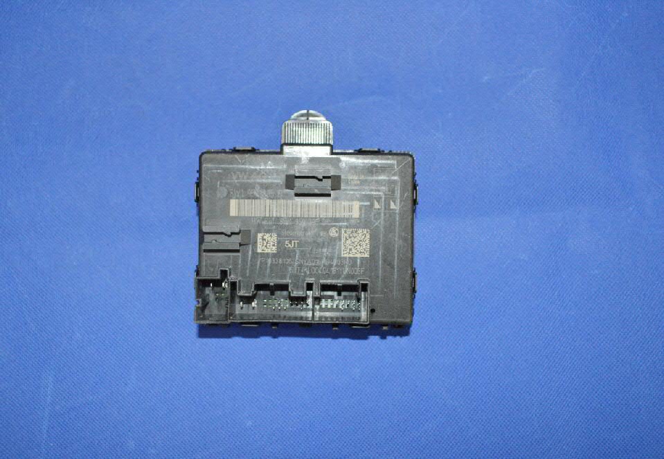8W1959395D VAG Блок комфорта задней двери
